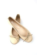 Load image into Gallery viewer, Italian Ballerina Shoes- Nude 6 US/ 36 EU