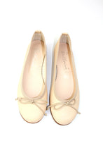 Load image into Gallery viewer, Italian Ballerina Shoes- Nude 6 US/ 36 EU